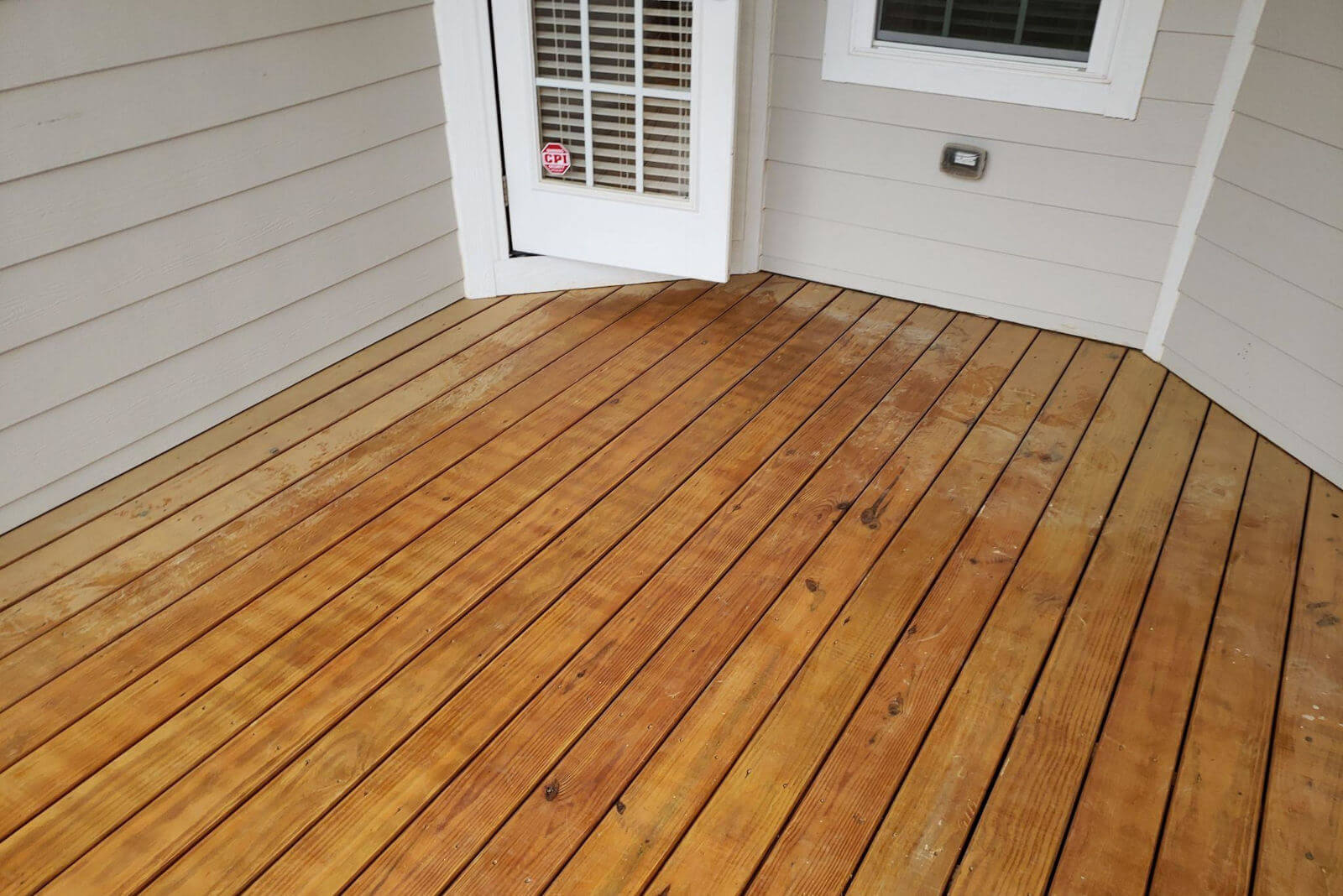 What's the Difference Between Painting and Staining a Wood Deck